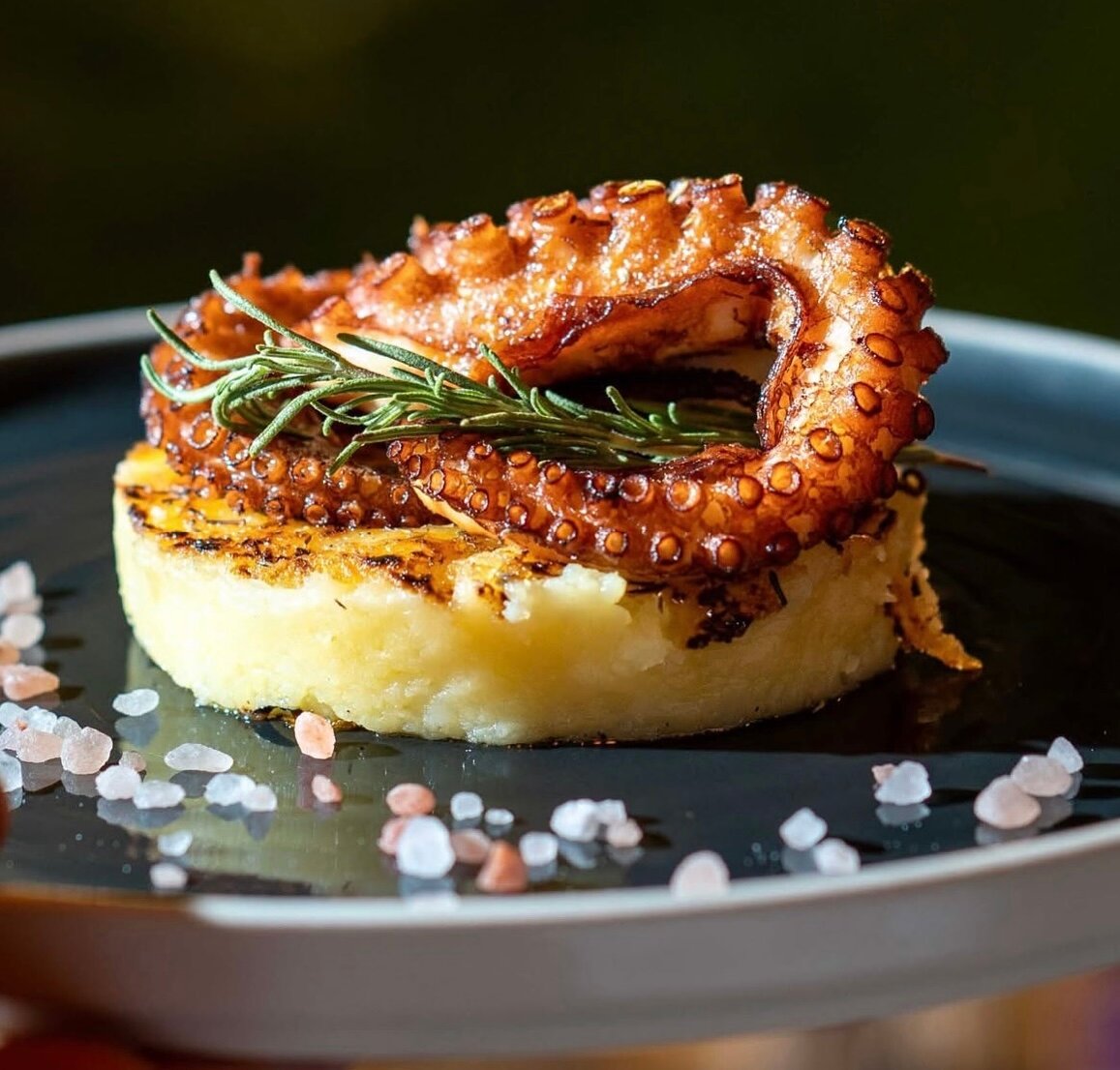 Polpo grigliato con patate e olive