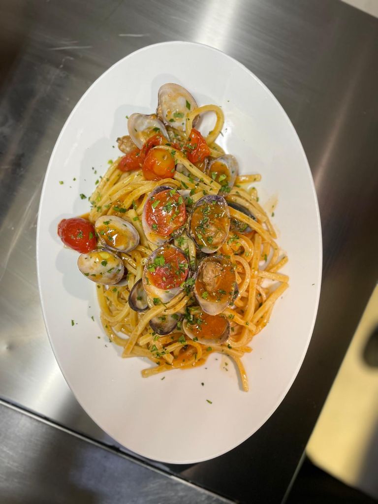 Linguine alle vongole con prezzemolo fresco