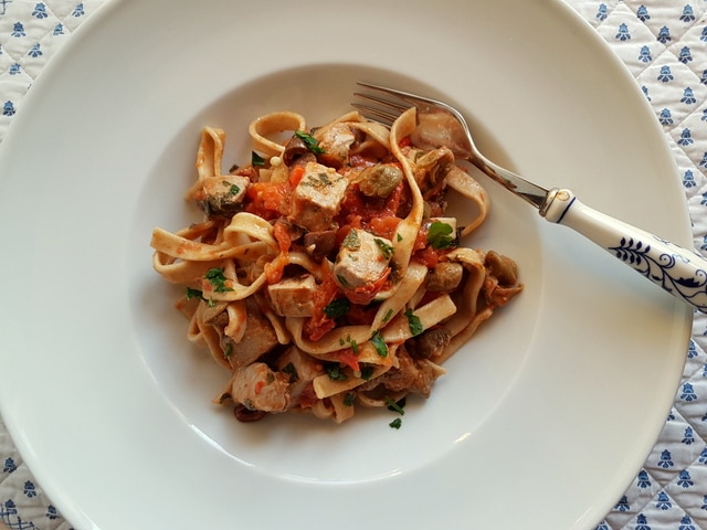 Pasta al tonno eoliana - Tradizione siciliana dal mare alla tavola